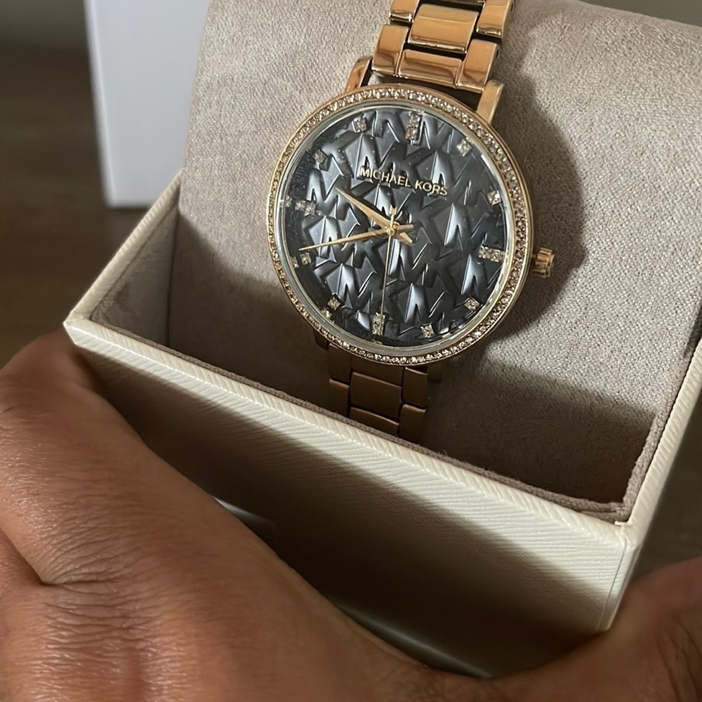 Michael Kors  Black / Gold toned steel 39 mm - Picture 5 of 9